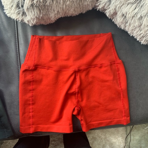 SOLD!!!! NWOT alphalete revival shorts medium - Picture 2 of 3
